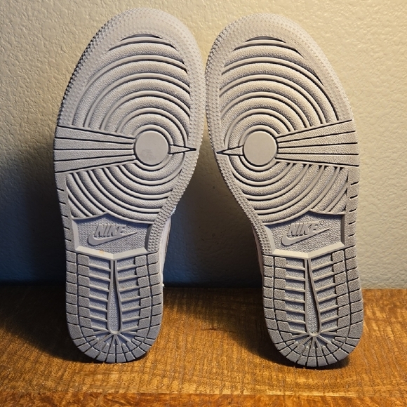 Nike Hyper Royal Youth 4.5  High-Top Sneakers - Light Blue and White . - Picture 8 of 10